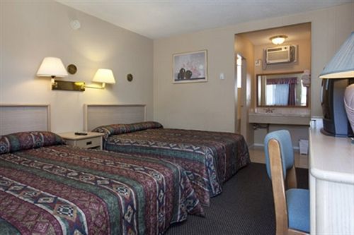Polson Park Motel Vernon Exterior photo